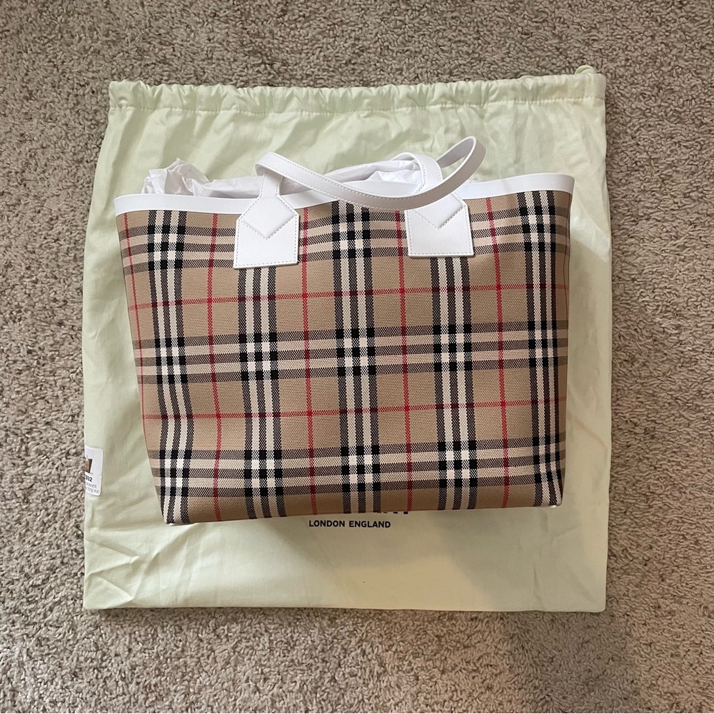 Burberry Medium London Tote
